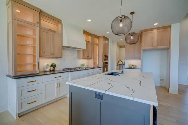 $1,269,000 | 579 South Shore Drive, Lake Winnebago, MO 64034