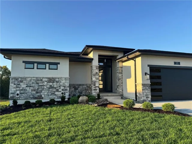 $1,269,000 | 579 South Shore Drive, Lake Winnebago, MO 64034