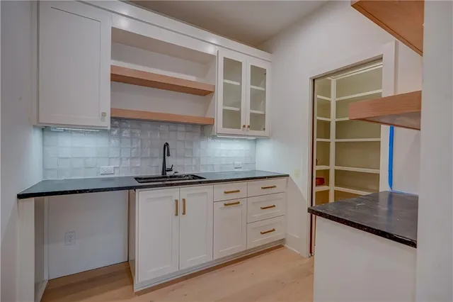 $1,269,000 | 579 South Shore Drive, Lake Winnebago, MO 64034