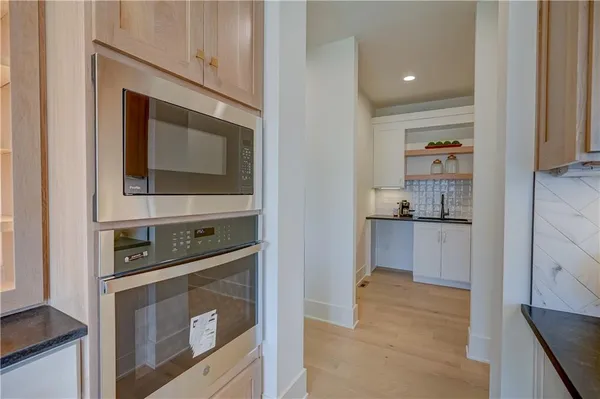 $1,269,000 | 579 South Shore Drive, Lake Winnebago, MO 64034