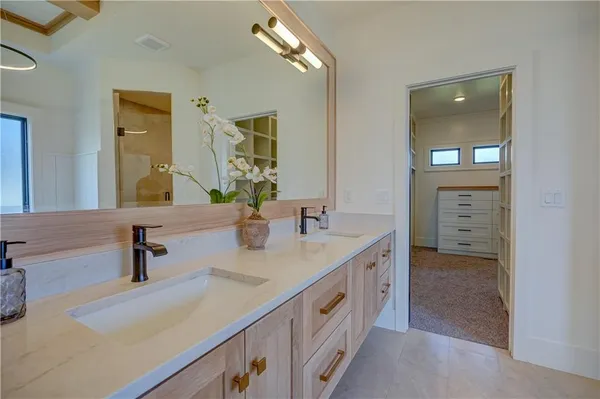$1,269,000 | 579 South Shore Drive, Lake Winnebago, MO 64034