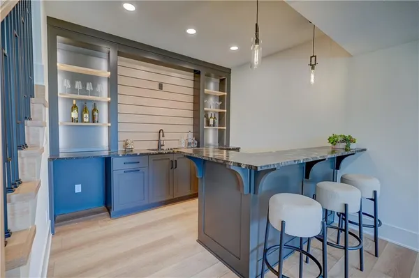 $1,269,000 | 579 South Shore Drive, Lake Winnebago, MO 64034