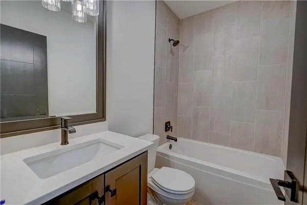 $1,269,000 | 579 South Shore Drive, Lake Winnebago, MO 64034