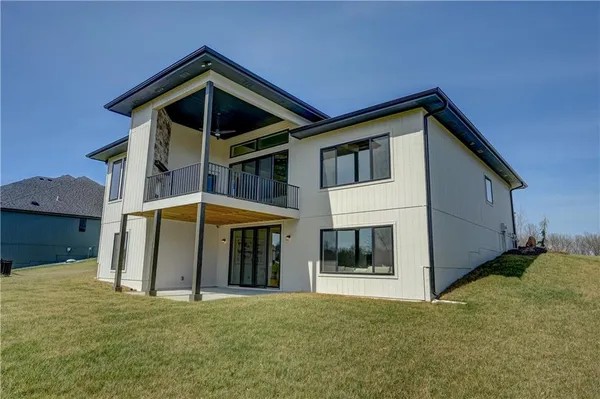 $1,269,000 | 579 South Shore Drive, Lake Winnebago, MO 64034