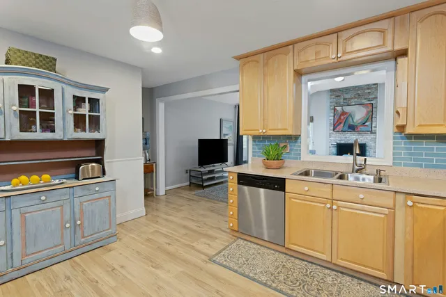 $775,000 | 35 Hilltop Circle East, Milford, CT 06460