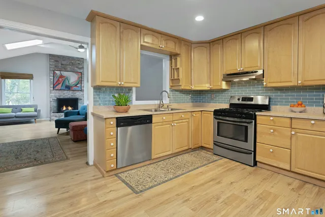 $775,000 | 35 Hilltop Circle East, Milford, CT 06460