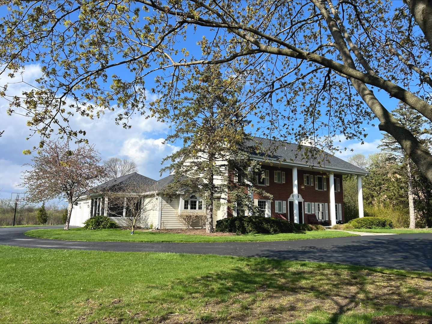 1900 Hickory Knoll Road Deerfield, IL 60015 - Photo 42 of 43 a front view of a house with a garden