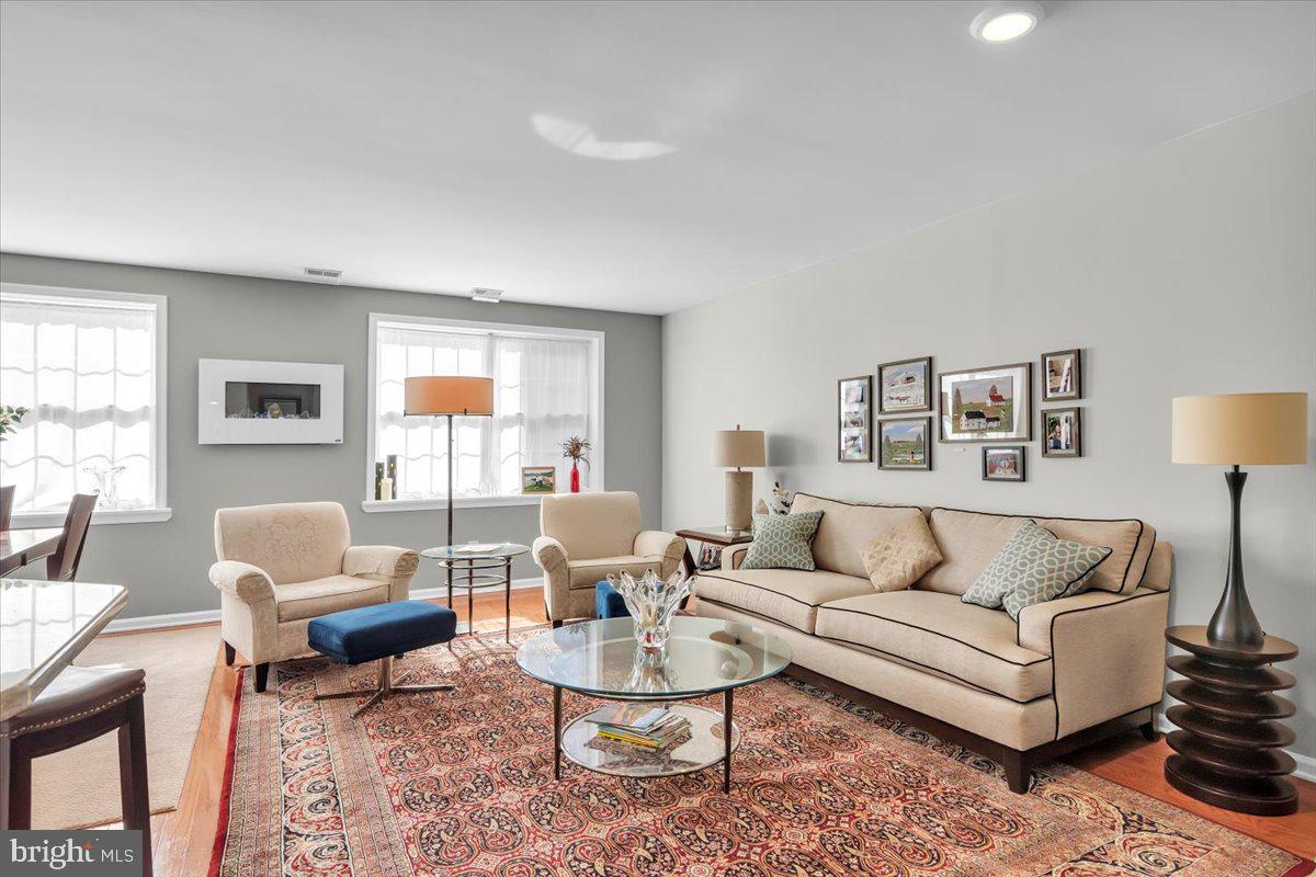 38 Haddonfield Commons, Unit 38 Haddonfield, NJ 08033 - Photo 3 of 23