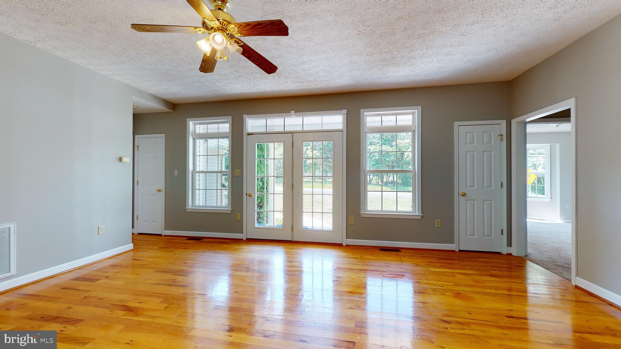 54 Farm View Road Front Royal, VA 22630 - Photo 23 of 44 Large great room