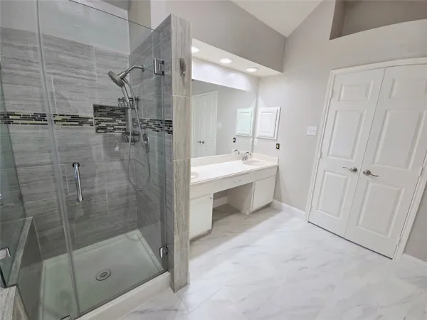 $2,100 | 10407 Millridge N Drive, Houston, TX 77070