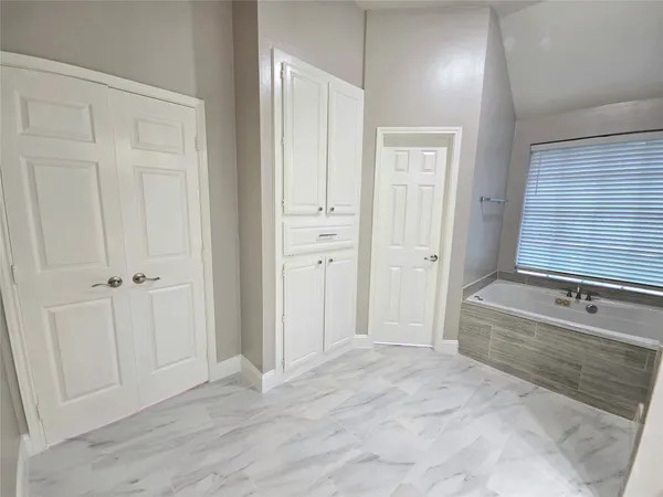 $2,100 | 10407 Millridge N Drive, Houston, TX 77070