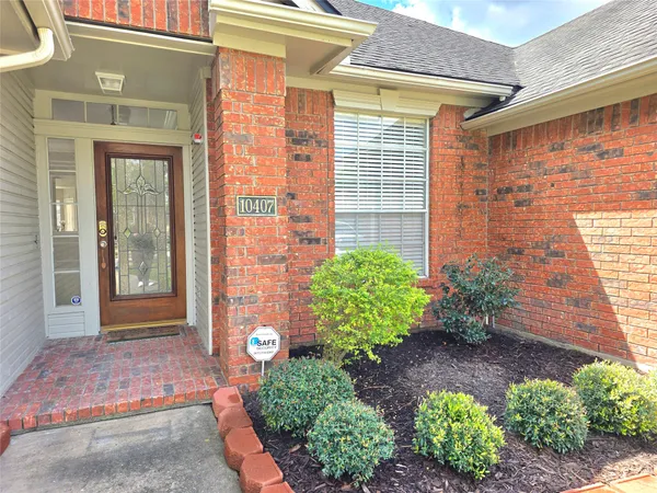 $2,100 | 10407 Millridge N Drive, Houston, TX 77070