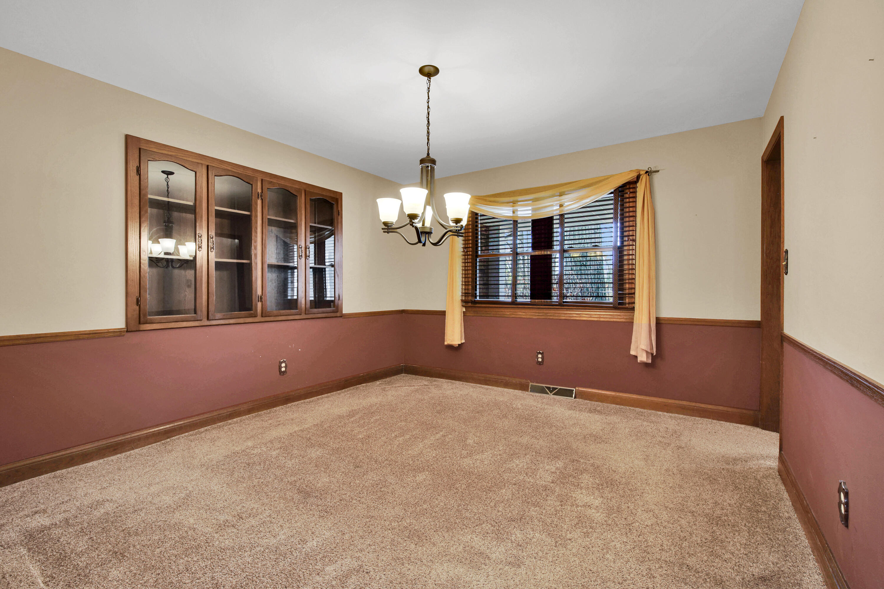 2550 Harmony Circle Brookfield, WI 53045 - Photo 8 of 36 2550 Harmony Cir-8