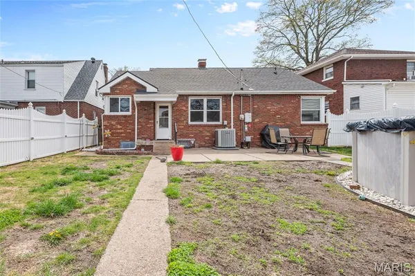 $165,000 | 2527 Edison Avenue, Granite City, IL 62040