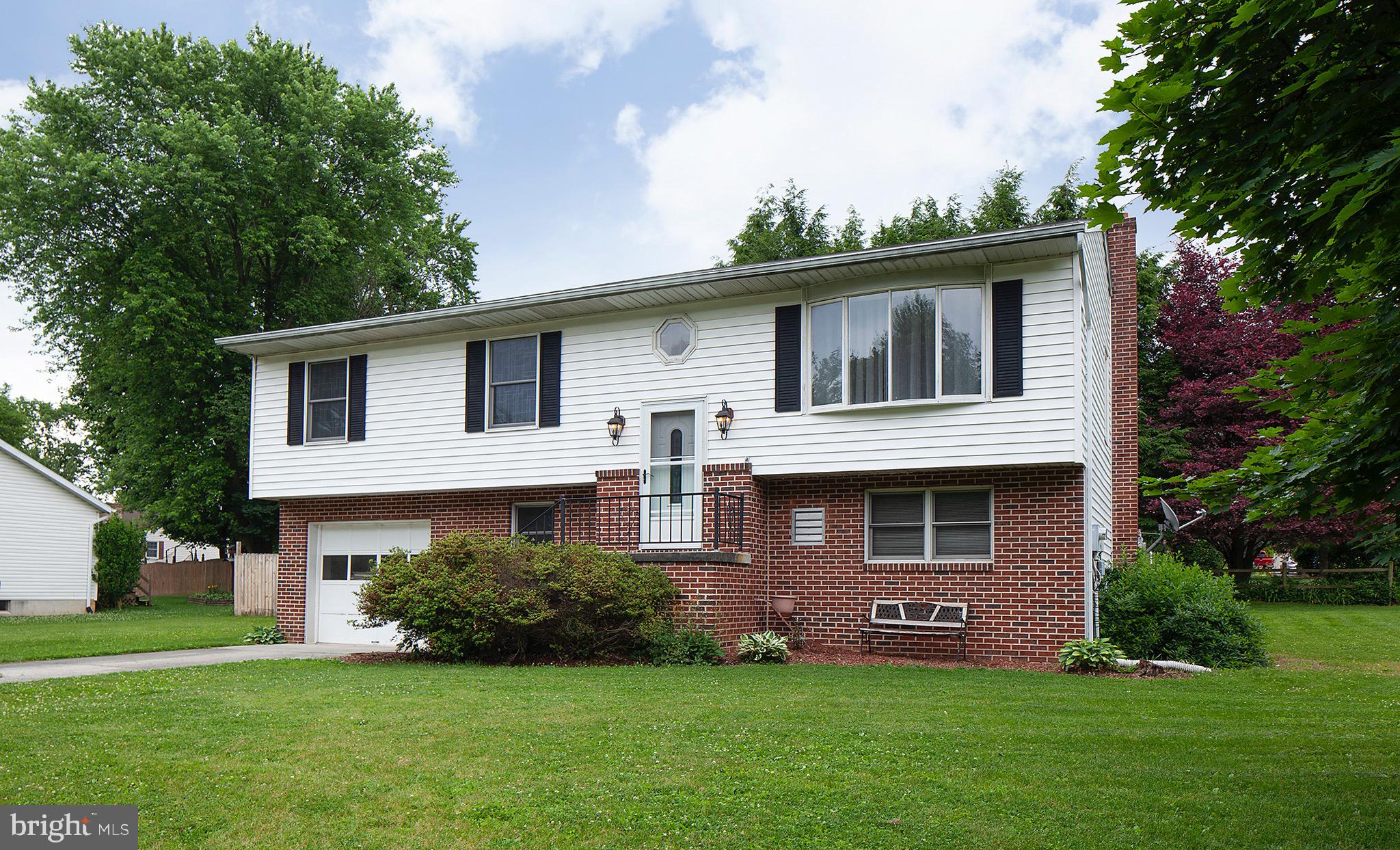 11 Raspberry Drive Mechanicsburg, PA 17050 - Photo 1 of 37 11 Raspberry Dr. Mechanicsburg, Pa. 17050