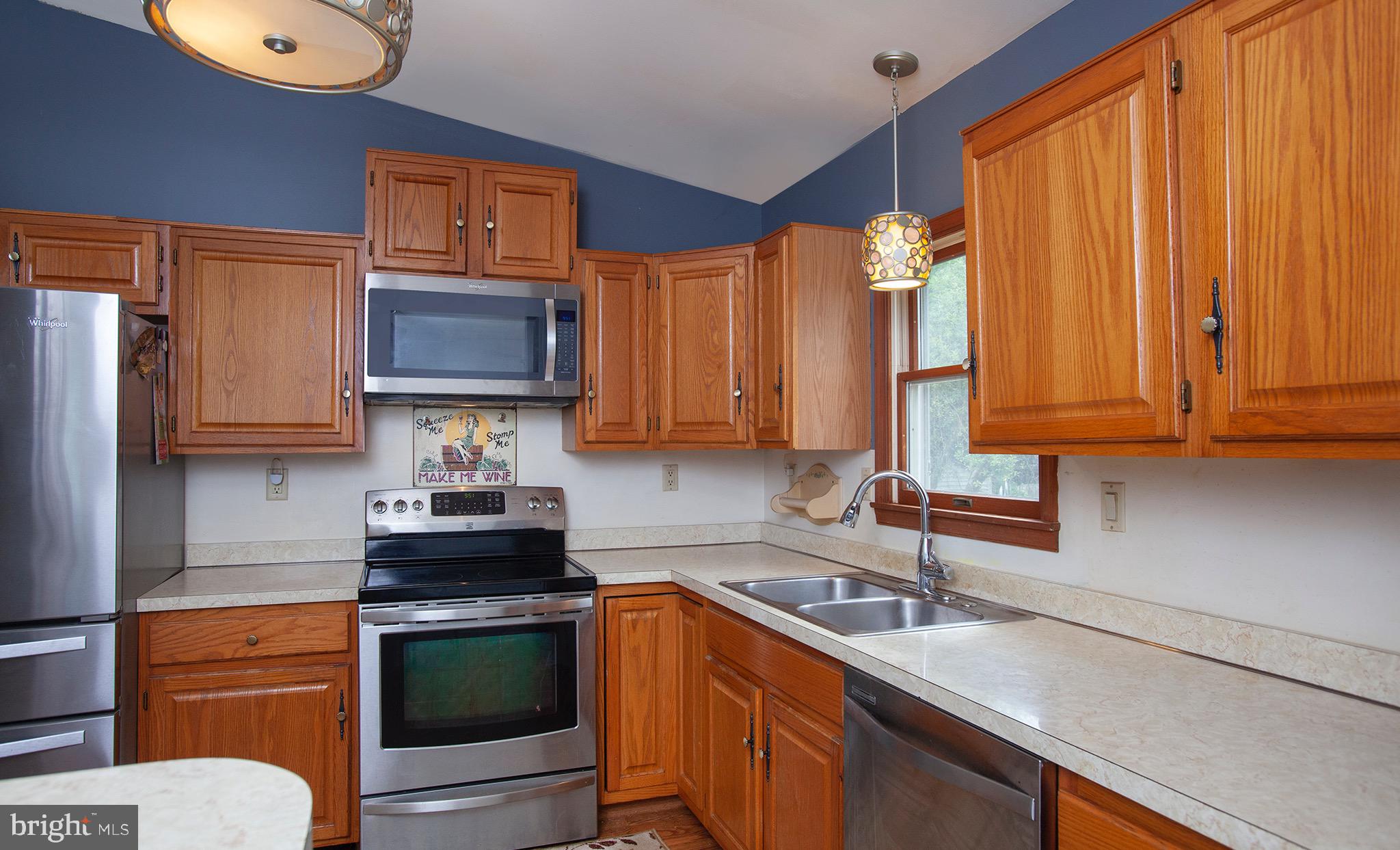 11 Raspberry Drive Mechanicsburg, PA 17050 - Photo 6 of 37 Kitchen