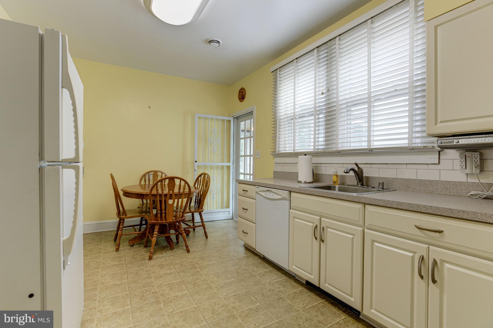4307 Fordham Road Baltimore, MD 21229 - Photo 14 of 44 Eat-In Kitchen
