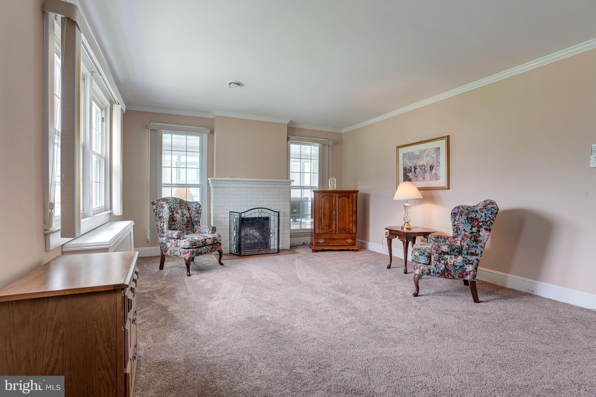 4307 Fordham Road Baltimore, MD 21229 - Photo 2 of 44 Living Room | Crown Molding | Fireplace