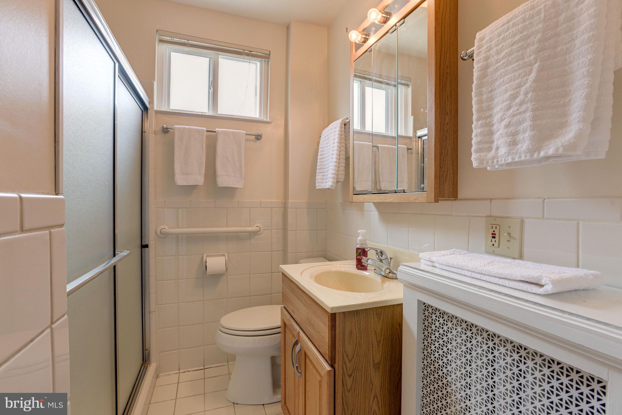 4307 Fordham Road Baltimore, MD 21229 - Photo 22 of 44 Full Bath