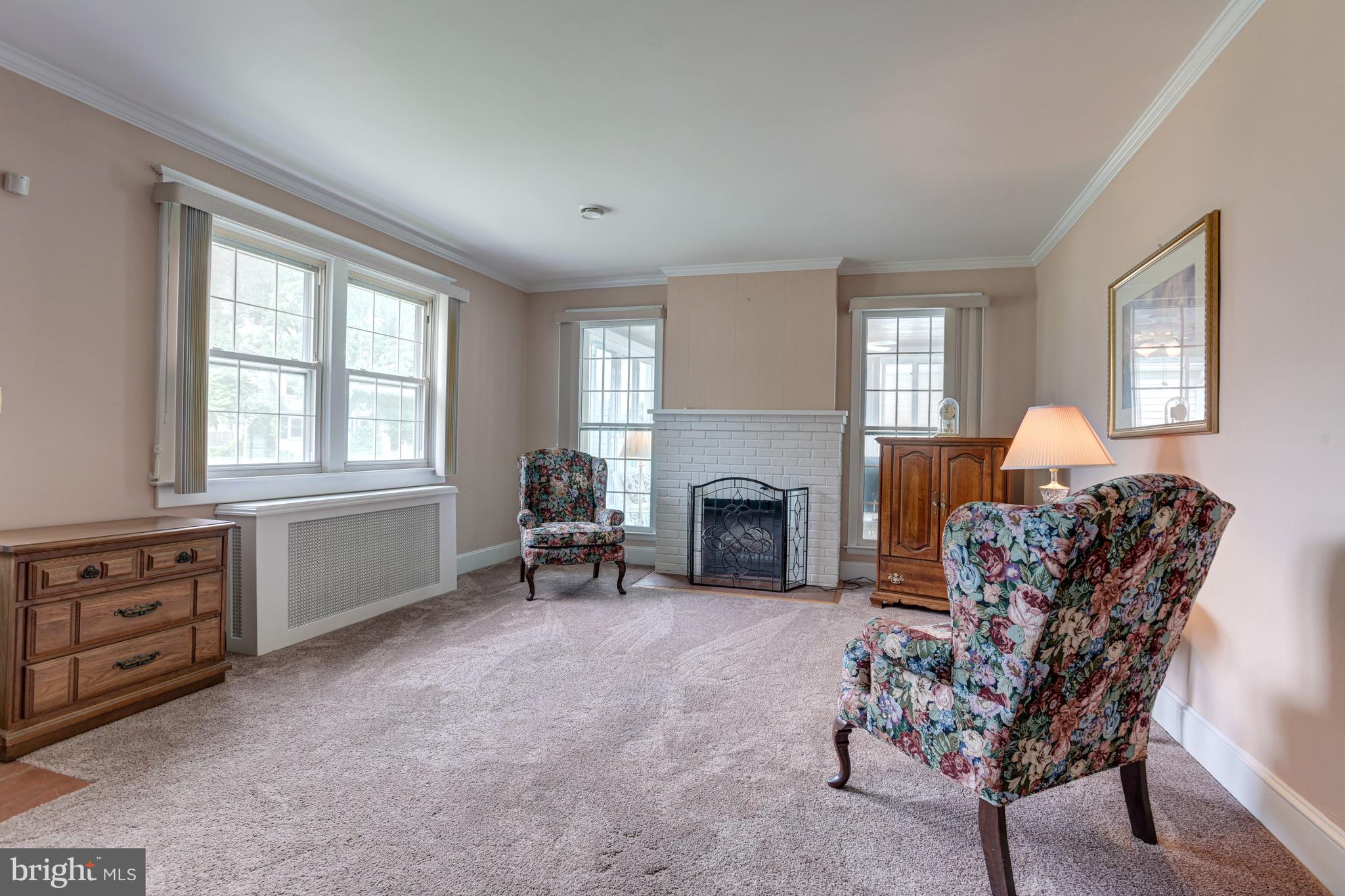 4307 Fordham Road Baltimore, MD 21229 - Photo 3 of 44 Living Room | Fireplace | Crown Molding