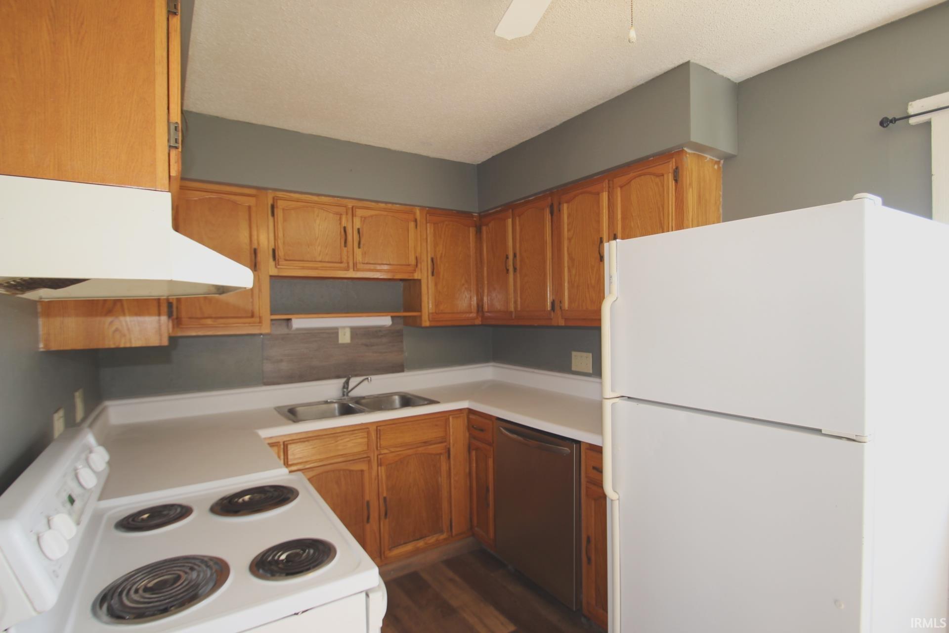 809 Linlawn Drive Wabash, IN 46992 - Photo 11 of 24