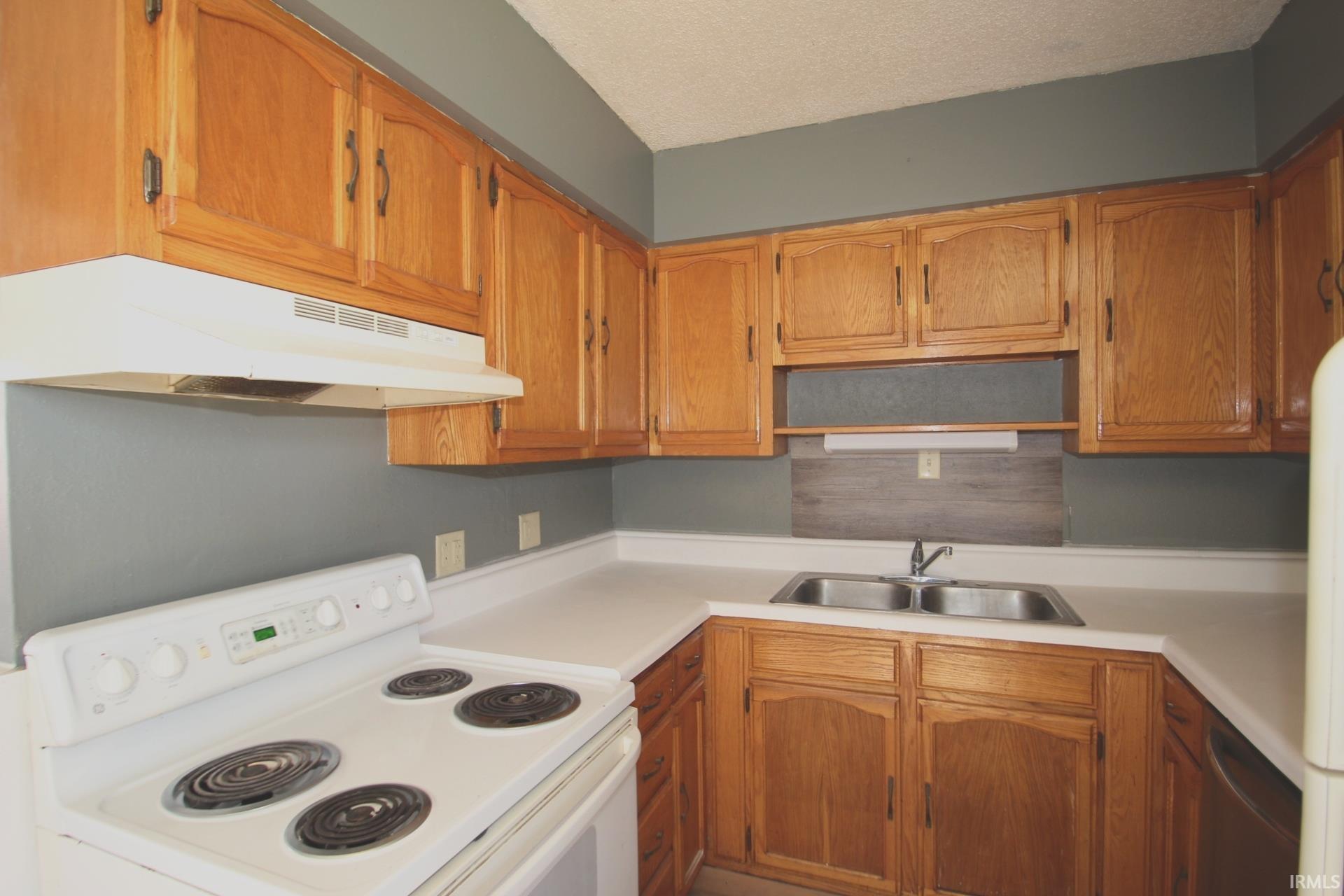 809 Linlawn Drive Wabash, IN 46992 - Photo 12 of 24