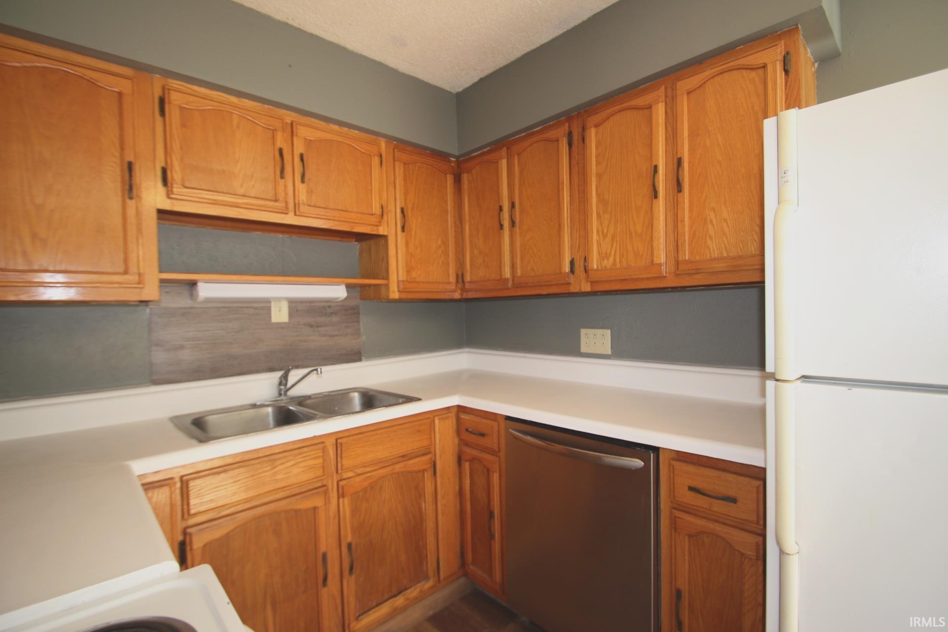 809 Linlawn Drive Wabash, IN 46992 - Photo 13 of 24