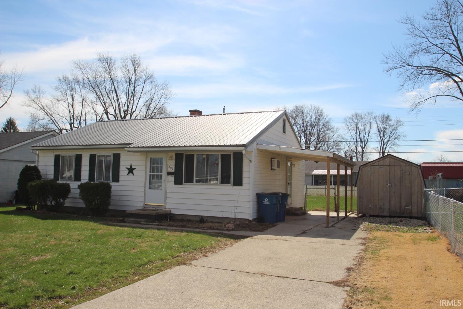 809 Linlawn Drive Wabash, IN 46992 - Photo 2 of 24