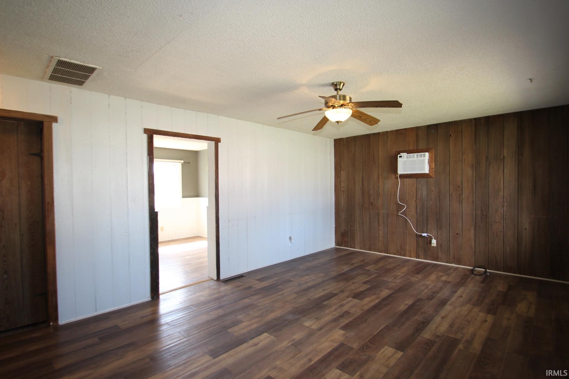 809 Linlawn Drive Wabash, IN 46992 - Photo 9 of 24