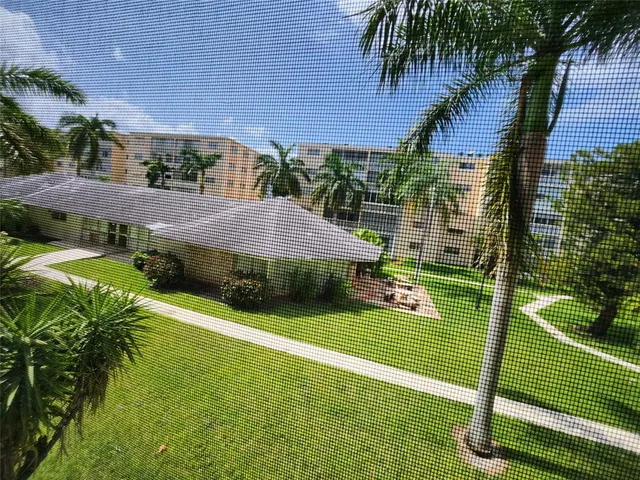 $2,450 | 219 Northeast 14th Avenue, Hallandale Beach, FL 33009