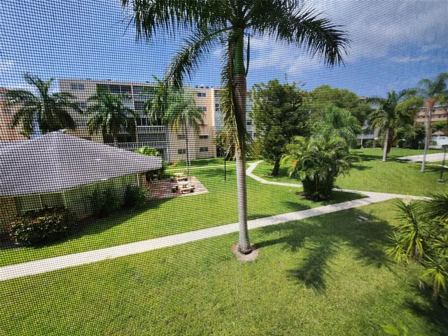 $2,450 | 219 Northeast 14th Avenue, Hallandale Beach, FL 33009