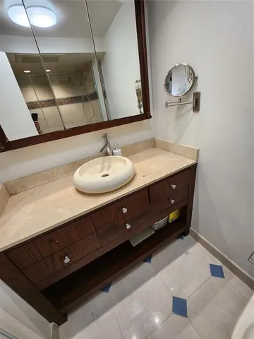 $2,450 | 219 Northeast 14th Avenue, Hallandale Beach, FL 33009