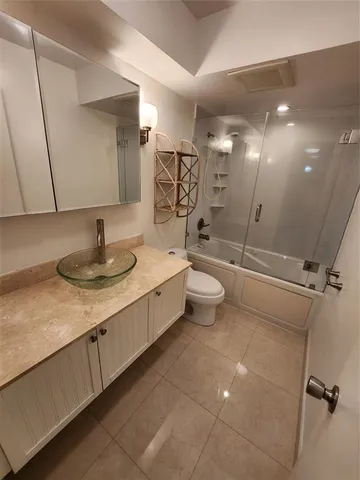 $2,450 | 219 Northeast 14th Avenue, Hallandale Beach, FL 33009