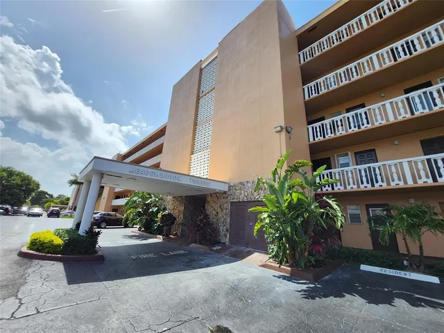 $2,450 | 219 Northeast 14th Avenue, Hallandale Beach, FL 33009