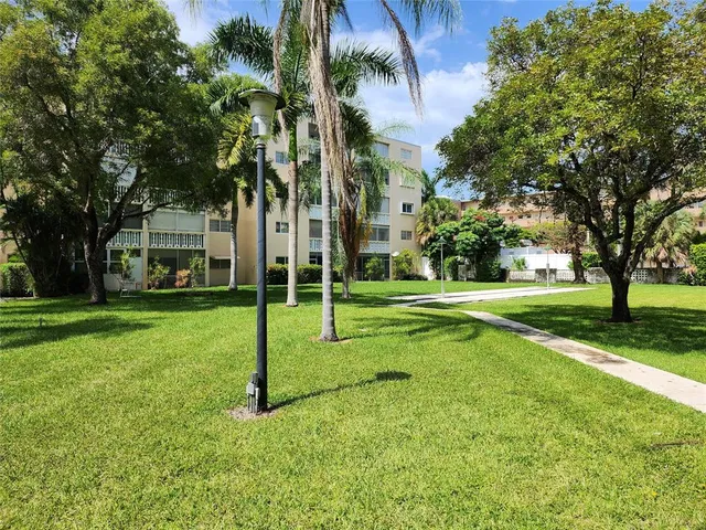 $2,450 | 219 Northeast 14th Avenue, Hallandale Beach, FL 33009