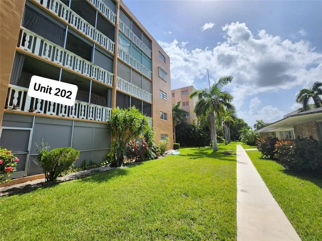 $2,450 | 219 Northeast 14th Avenue, Hallandale Beach, FL 33009