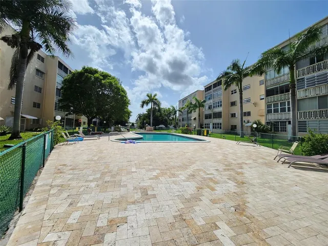$2,450 | 219 Northeast 14th Avenue, Hallandale Beach, FL 33009