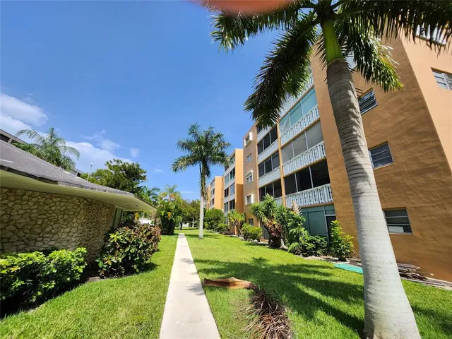 $2,450 | 219 Northeast 14th Avenue, Hallandale Beach, FL 33009