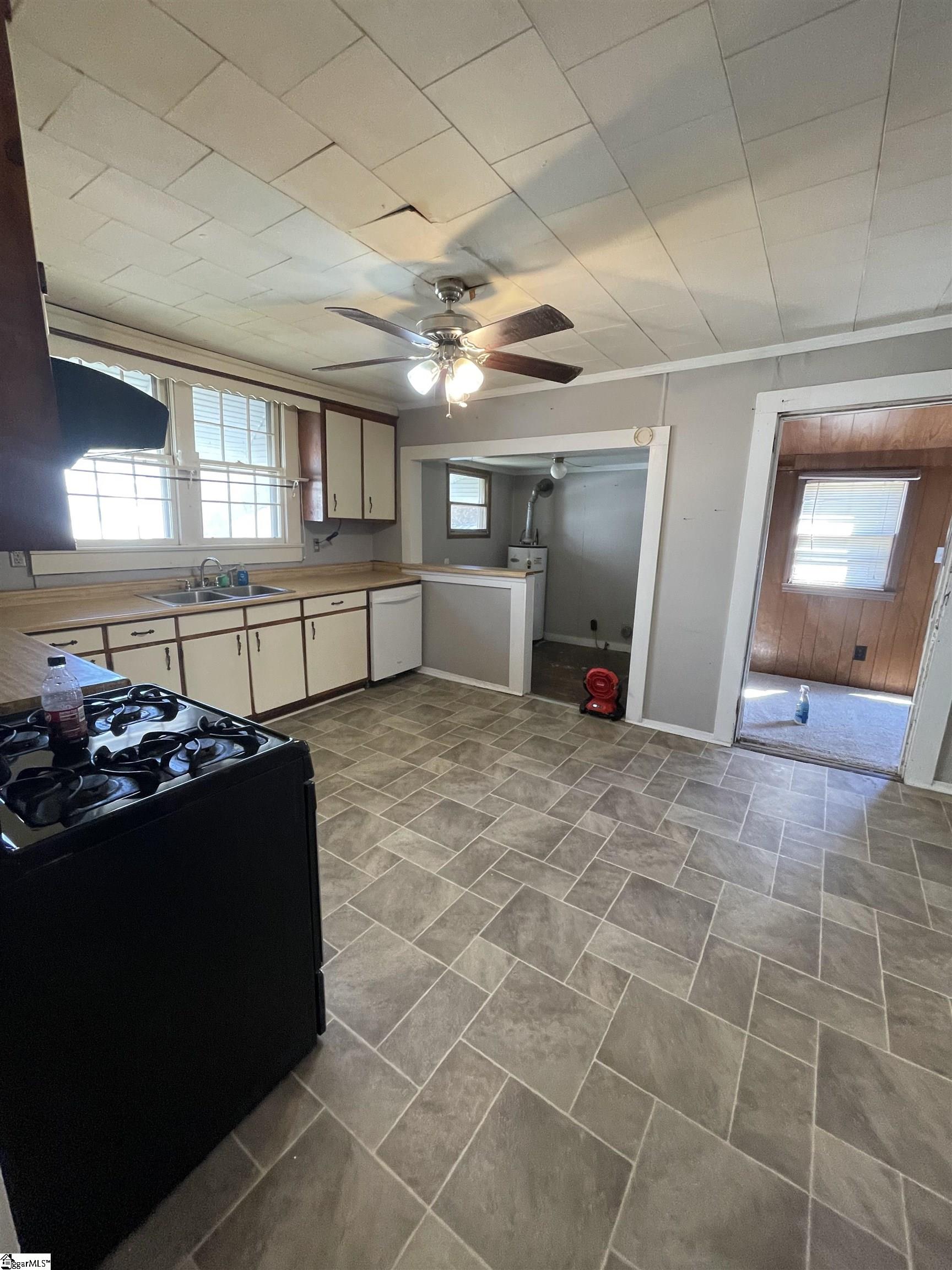 306 Chestnut Street Clinton, SC 29325 - Photo 4 of 14 Gallery Image 4