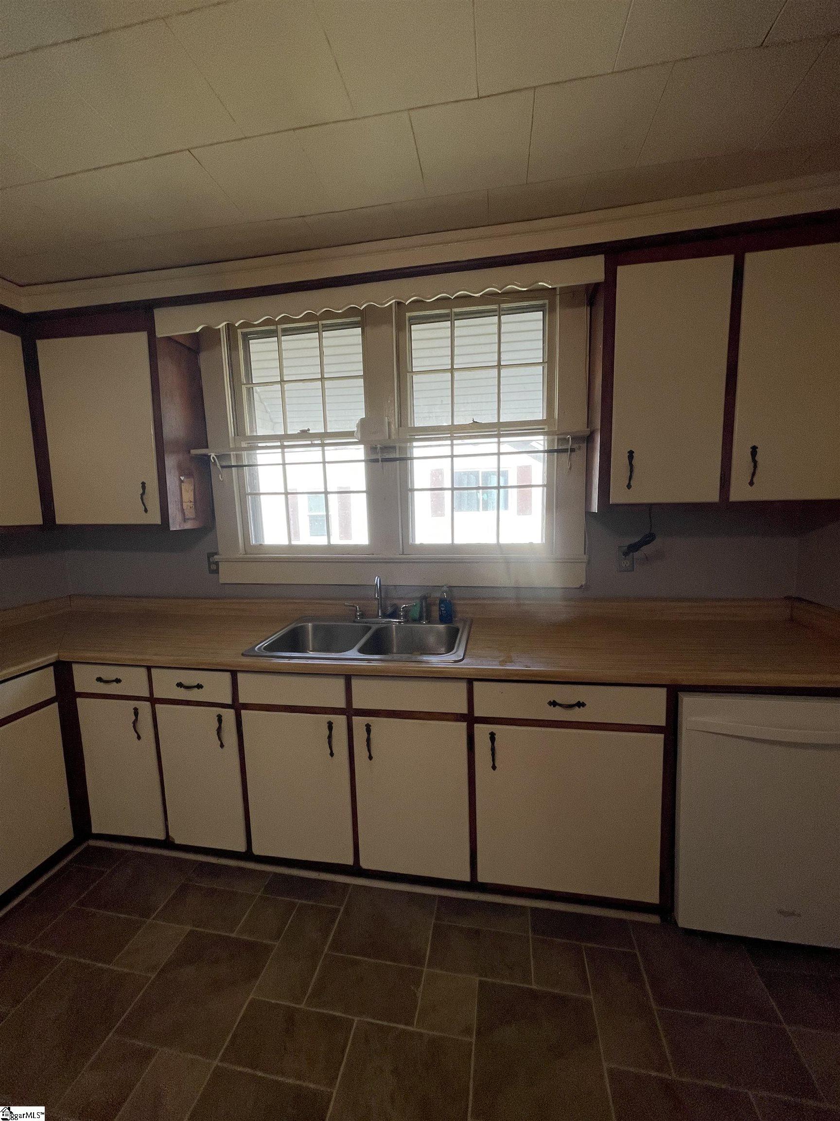 306 Chestnut Street Clinton, SC 29325 - Photo 7 of 14 Gallery Image 7