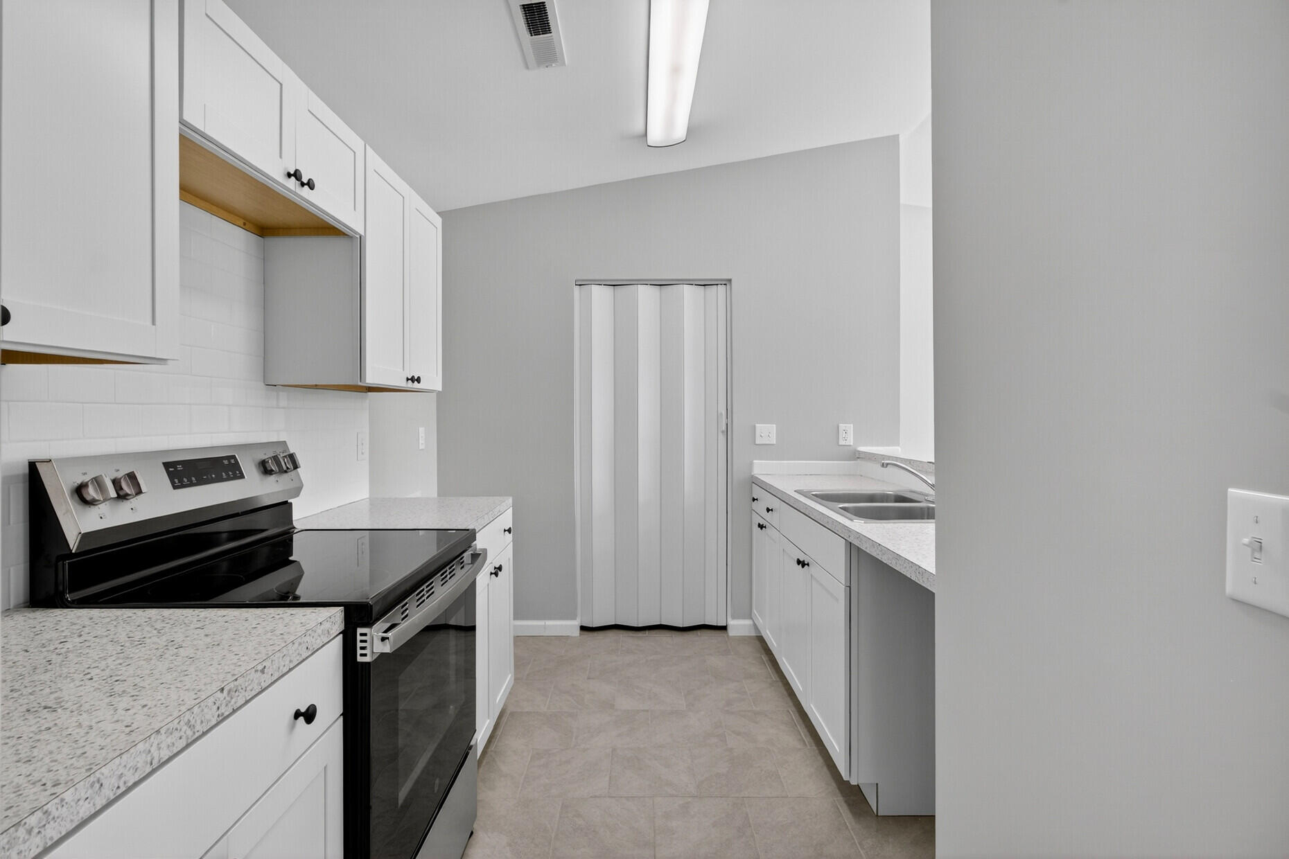 9512 Raven Drive Ladson, SC 29456 - Photo 11 of 28 Kitchen