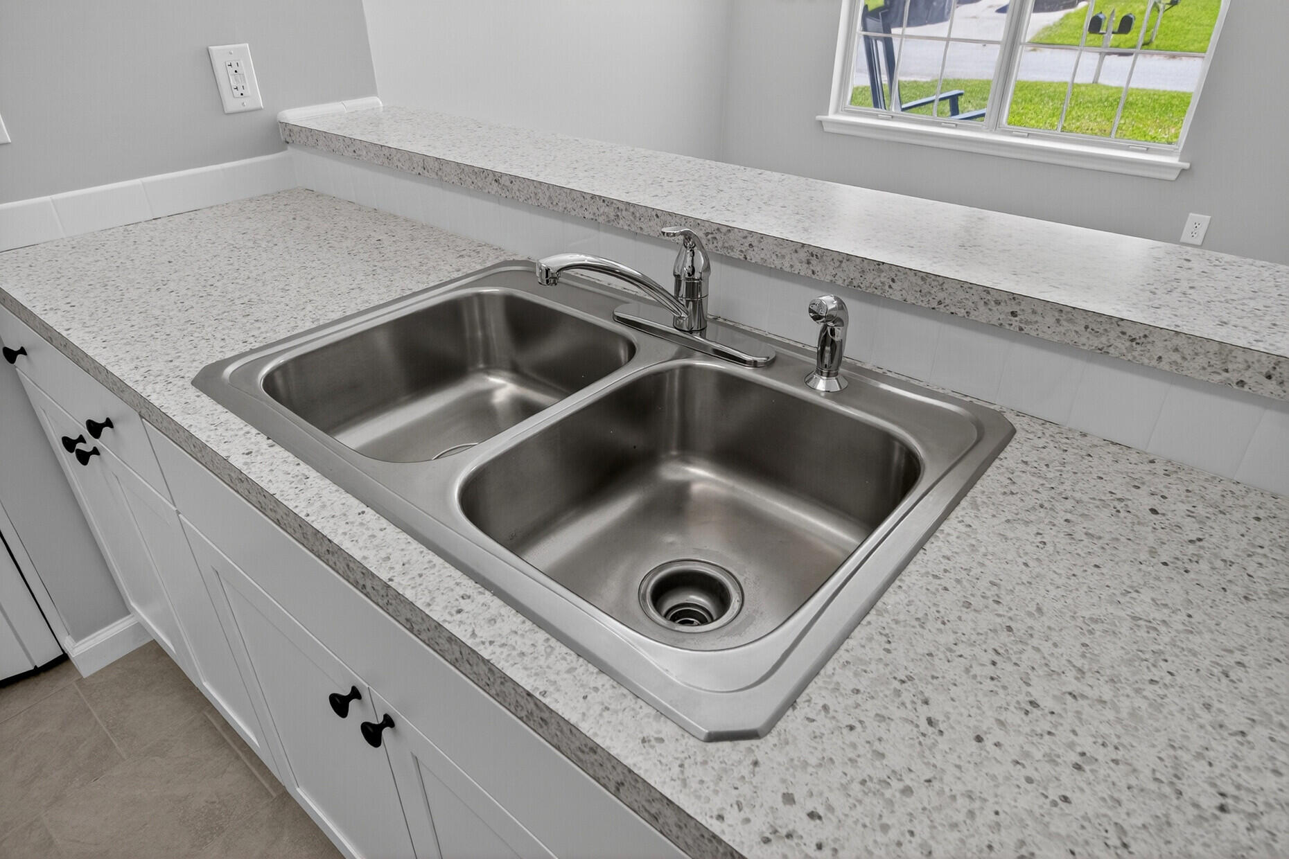 9512 Raven Drive Ladson, SC 29456 - Photo 14 of 28 Kitchen