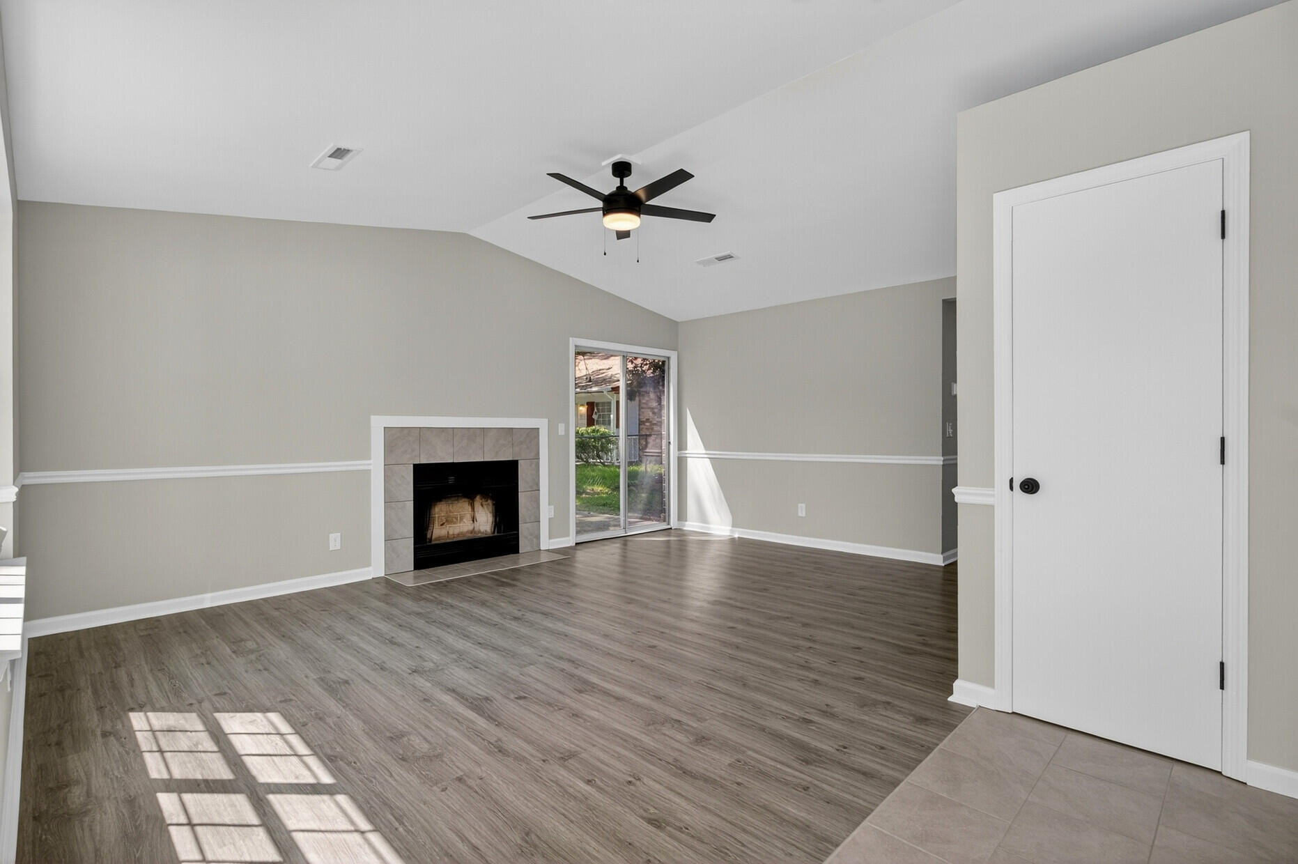 9512 Raven Drive Ladson, SC 29456 - Photo 3 of 28 Living Room