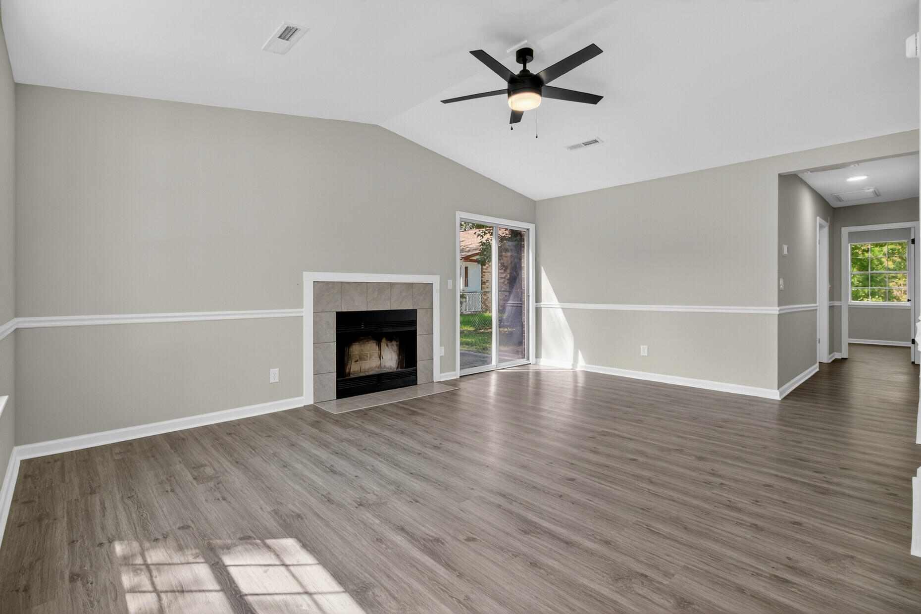 9512 Raven Drive Ladson, SC 29456 - Photo 5 of 28 Living Room
