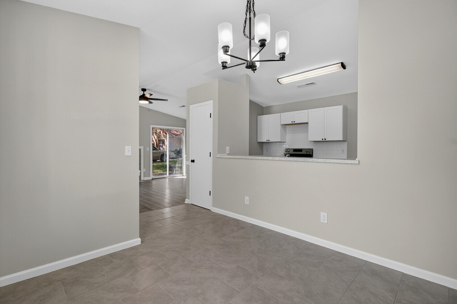 9512 Raven Drive Ladson, SC 29456 - Photo 10 of 28 Dining