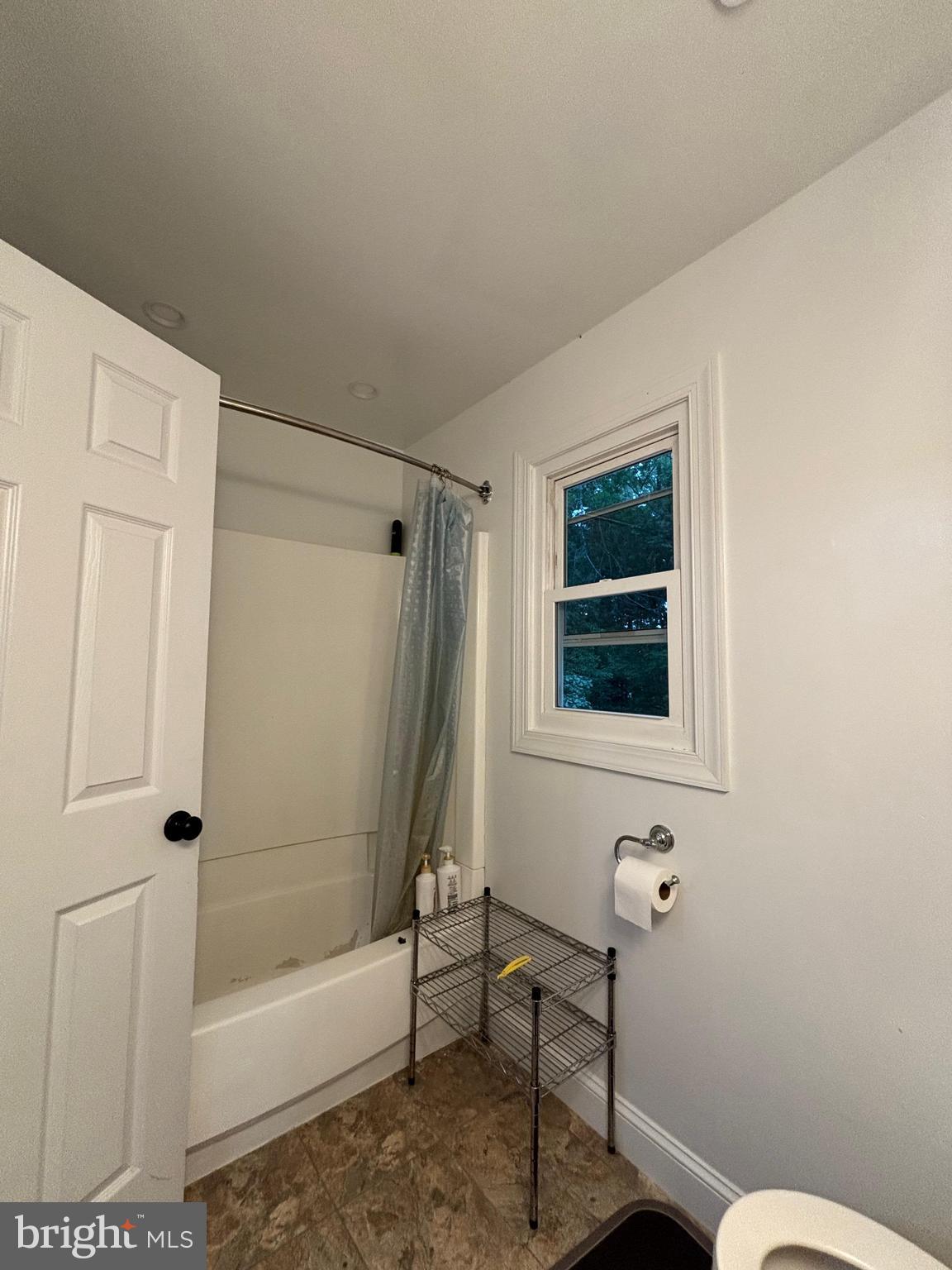 6004 Simplicity Court Chesterfield, VA 23832 - Photo 15 of 17 a bathroom with a toilet and a bathtub