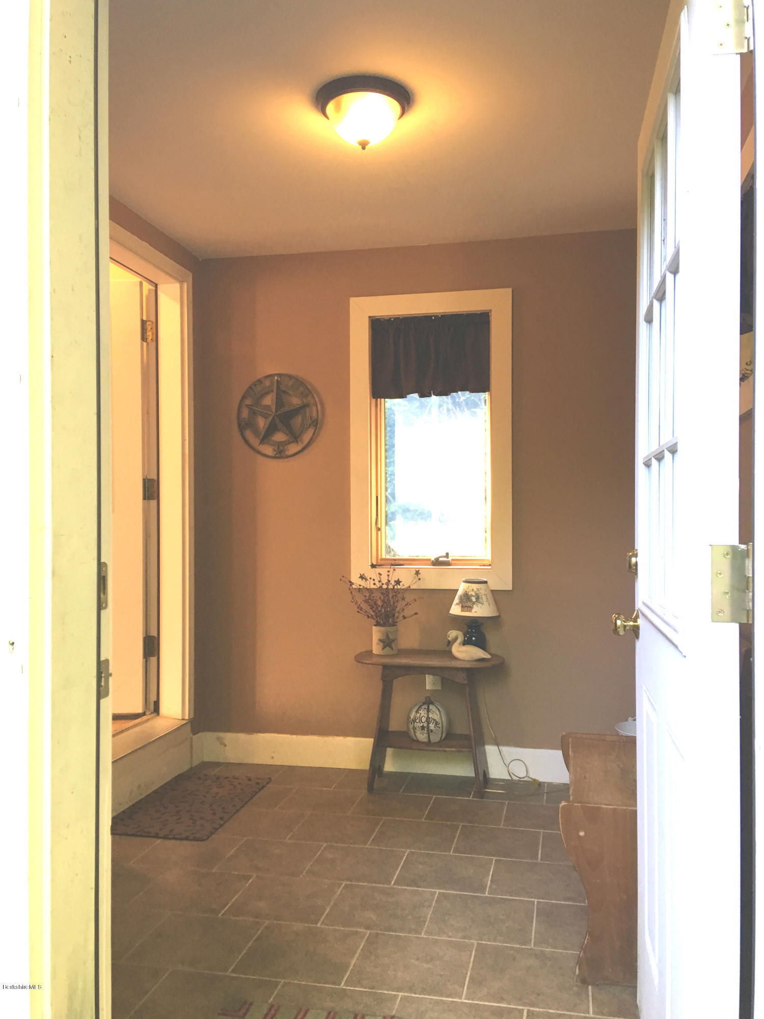 899 East New Lenox Road Pittsfield, MA 01201 - Photo 2 of 21 Mud Room