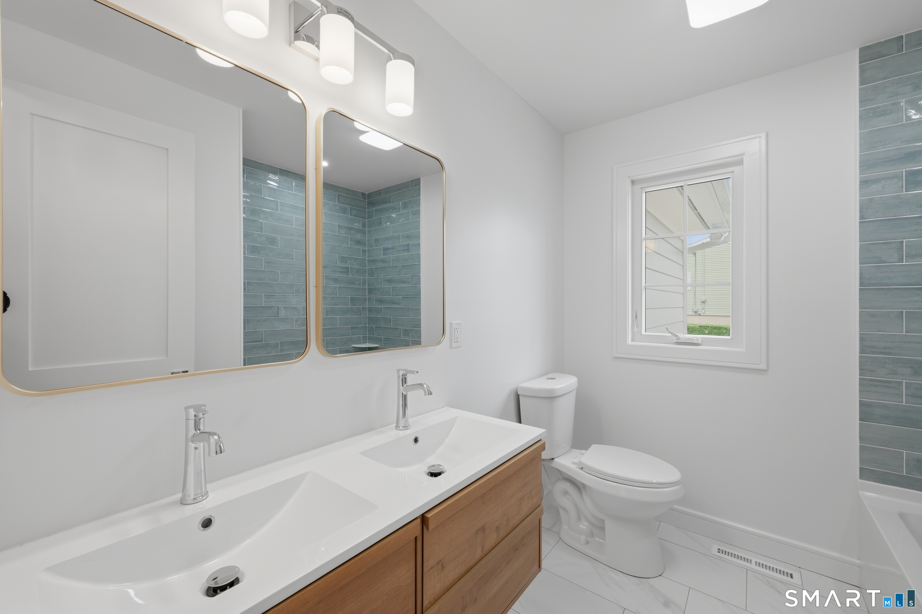 110 Russell Road Stratford, CT 06614 - Photo 12 of 31 a bathroom with a toilet a sink a mirror and a bathtub