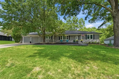 $425,000 | 1216 West 97th Street, Kansas City, MO 64114