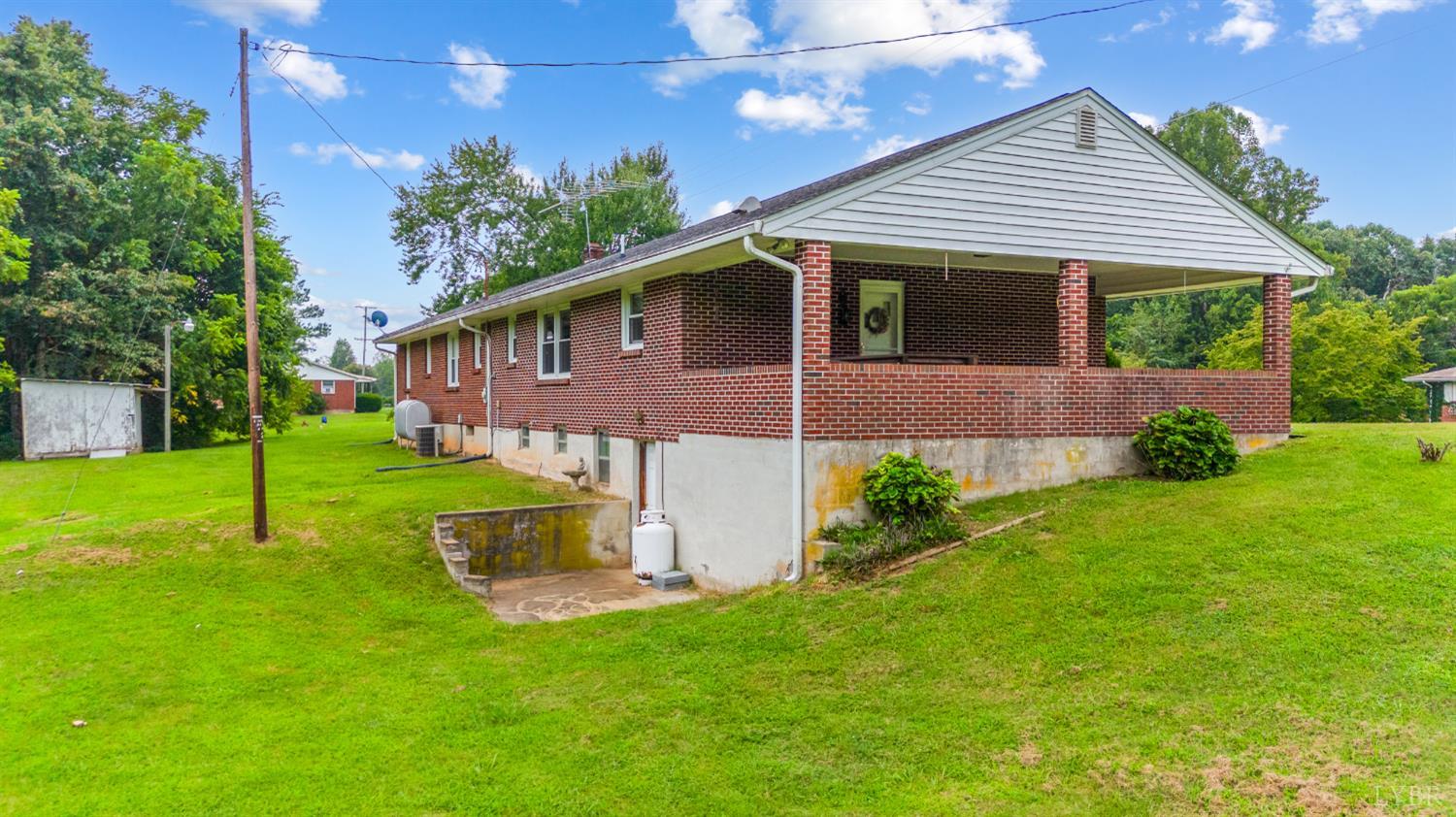 7449 Epsons Road Gladys, VA 24554 - Photo 4 of 47 Gallery Image 4
